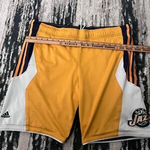 Adidas Utah Jazz  Shorts Men's Size Large Navy Blue Great Condition